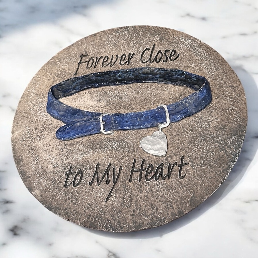 Forever Close to My Heart - Pet Memorial Plaster Garden Stone/Wall Plaque (VGUC)